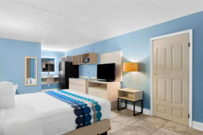 Suburban Studios by CHOICE HOTELS - Award Winning - New 2024 - Walk to Eateries & Grocery - Ultra Sparkling - Garden Rooms - Designer Lighting & Right off I-95 - Proudly an All American Managed Proper